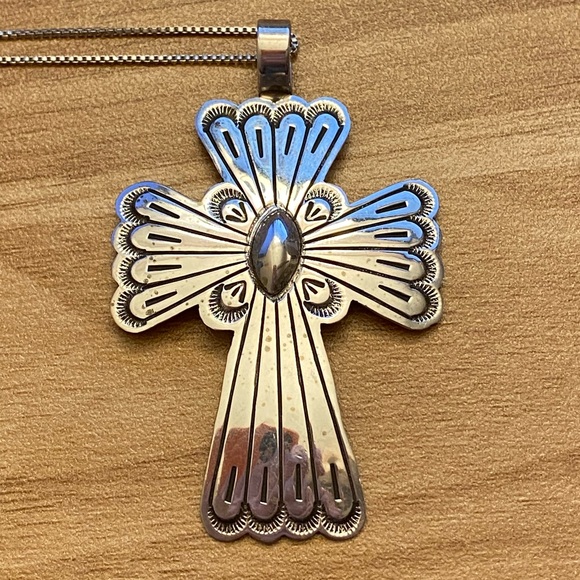 925 sterling silver Navajo signed Arnold Blackgoat cross pendant - Picture 11 of 13